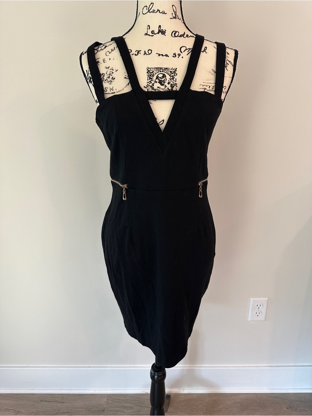 Black V-Neck Strappy Mini Dress with Waist Zipper Detail size 10 sexy bodycon